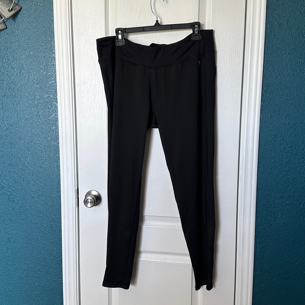 ☑️Danskin- FITTED Black Active Leggings